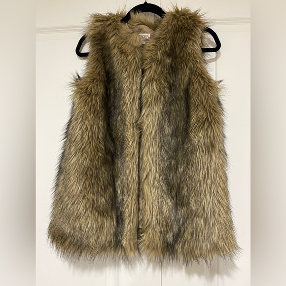 Merona like new Faux Fur vest - Picture 1 of 4